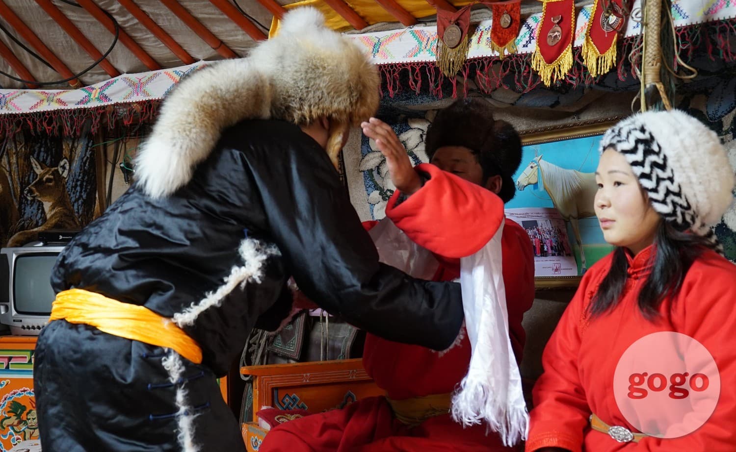 Хадаг барьж золгох ёс